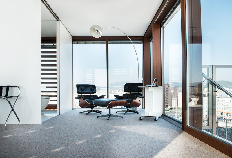 Illustration for article titled This Tiny Hotel Pod Sits on the Roof of a 60-Year-Old Historic Building
